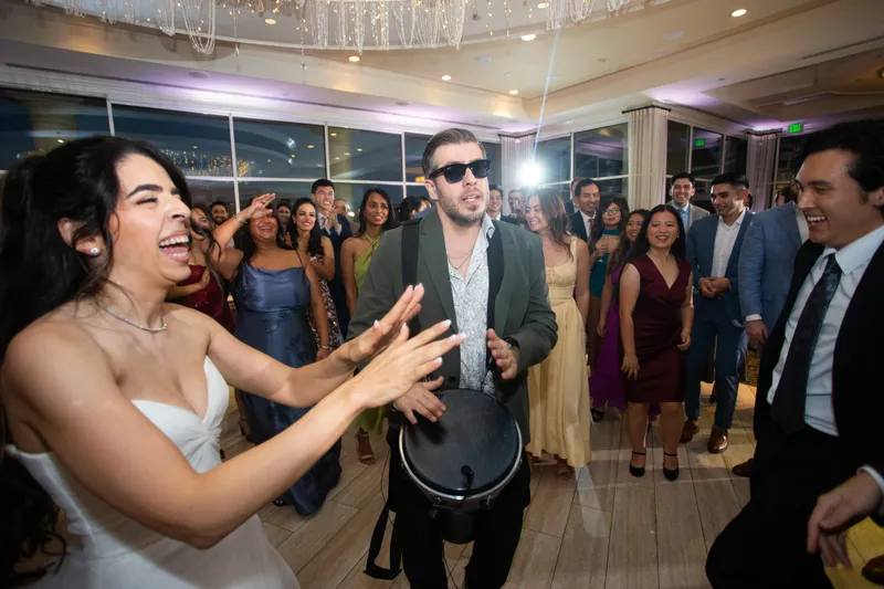 A live daf player pulls the room in